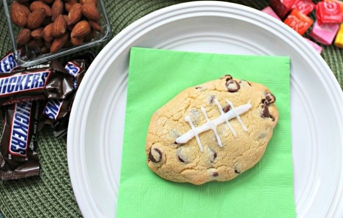 Snickers Stuffed Chocolate Chip Cookie