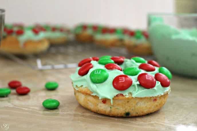 How to Make Holiday Cake Donuts Christmas Wreath Cake Donut Recipe