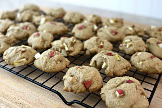 99 Thanksgiving Cookie Recipes, Cooling Rack with Apple Cinnamon Cookies