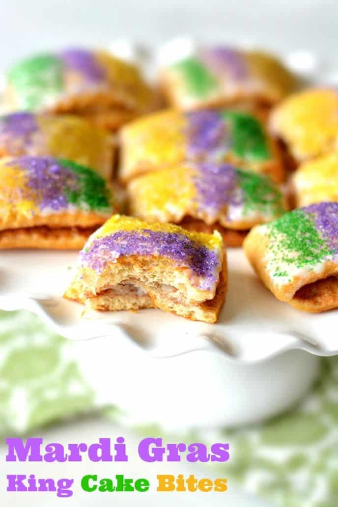 King Cake Bites Recipe for Mardi Gras! Check out this EASY and fun Mardi Gras King Cake inspired dessert recipe! Celebrating Mardi Gras has never been tastier! #recipe #delish #yum #mardigras #kingcake #cake #baking #bake #recipes #delicious #easyrecipes #yummy #dessert #mardigrasparty #omgyum #eat #foodie #food