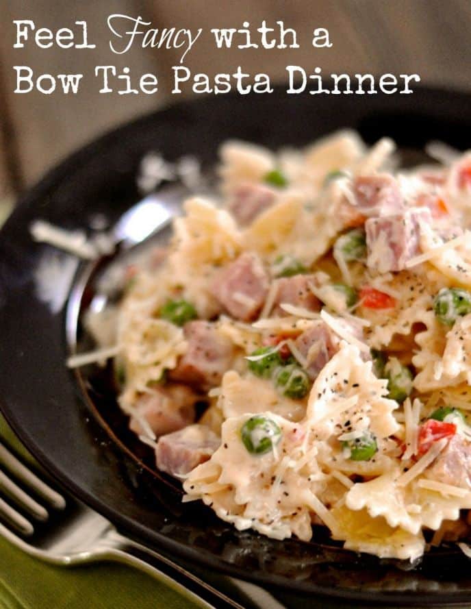 Alfredo bow tie pasta dinner is 25 minutes from your lips. Check out this easy recipe you can make in under 30 minutes. Alfredo bow tie pasta recipe - yum!