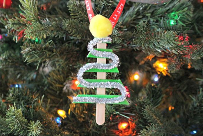 Easy DIY Christmas Tree Popsicle Stick Ornament