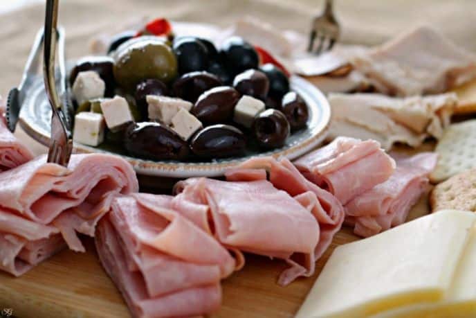 Antipasto Board with Castle Wood Reserve Deli Meat 