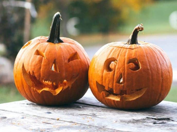 15 EASY DIY Halloween Decorations!, DIY Halloween carved pumpkin jack-o-lanterns.