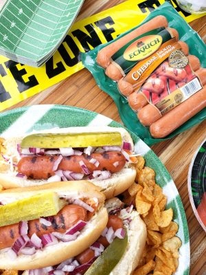 Smoked Sausage Homegating and tailgating is EASY with this fair-style smoked sausage recipe! Delicious Eckrich Chedddar Smoked Sausage Links + your favorite toppings = OMG DELISH! CLICK to get the recipe now!