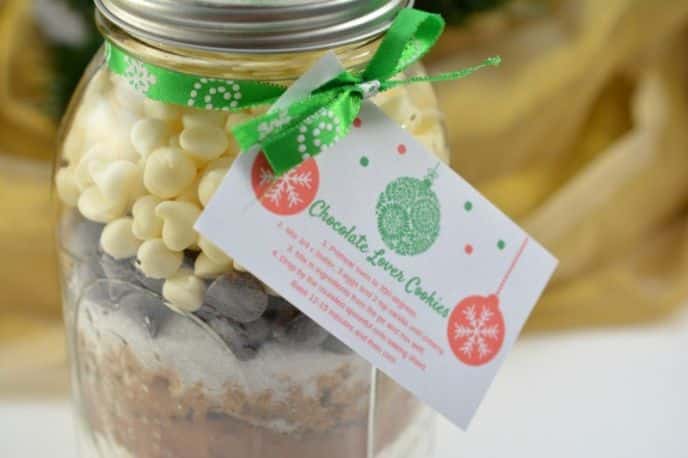 Christmas Cookie Mix In A Jar, Cookies In Mason Jar Gift. Chocolate lovers cookies in a mason jar gift with printable tags