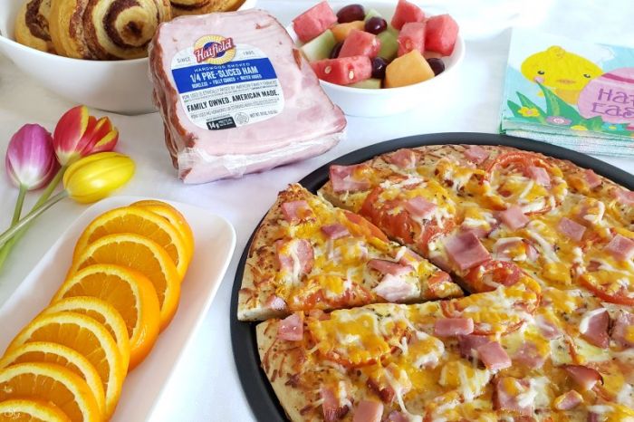 Breakfast Pizza For Easter with Hatfield Ham, Hatfield Ham Pizza Brunch Recipe -- EASY brunch pizza with ham, egg, and cheese. #delish #brunch #recipe