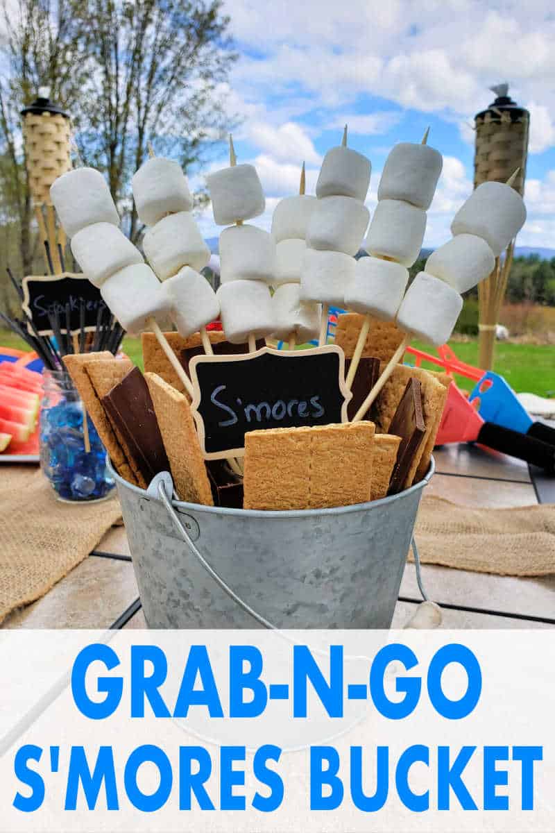 S'mores Bar Idea! Grab-N-Go S'mores Bucket, Smores Bar making station idea! Put together a s'mores bucket for easy grab-n-go s'mores! CLICK to see what supplies you'll need to make this delicious backyard or camping s'mores station.