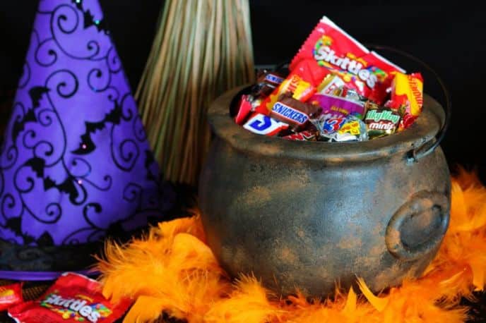 Rusty Witch Cauldron DIY Halloween Tutorial, DIY Rusty Witch Halloween Cauldron #FlauntYourHaunt