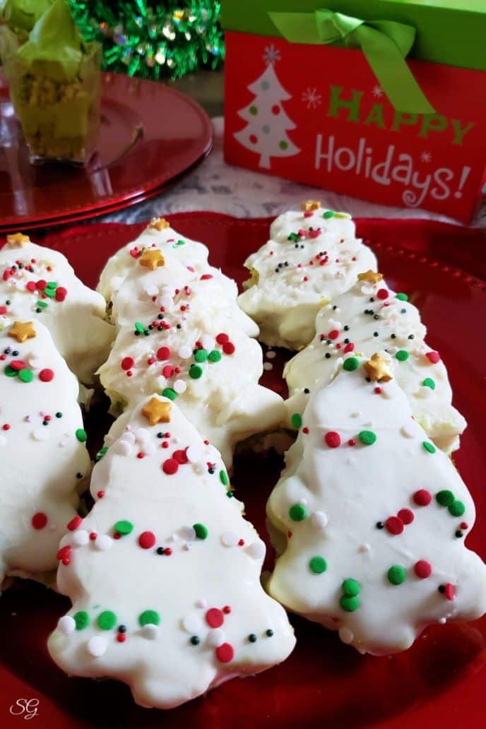 How to Make Homemade Mini Christmas Tree Cake, Christmas Tree Cakes Mini Handheld Desserts #DuncanHinesHoliday