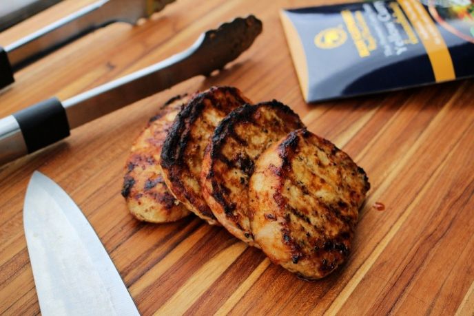 Grilled Curry Pork Chops, Grilled boneless pork chops with curry sauce