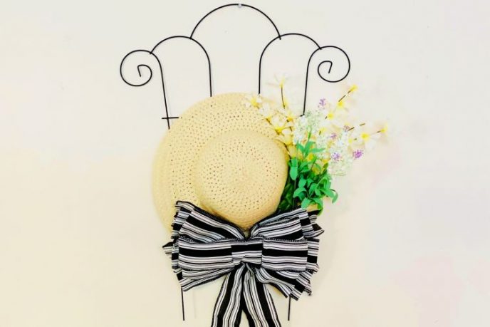 Mother's Day DIY Gifts, Flower Wall Decor Sun hat homemade trellis wall decor with faux flowers.