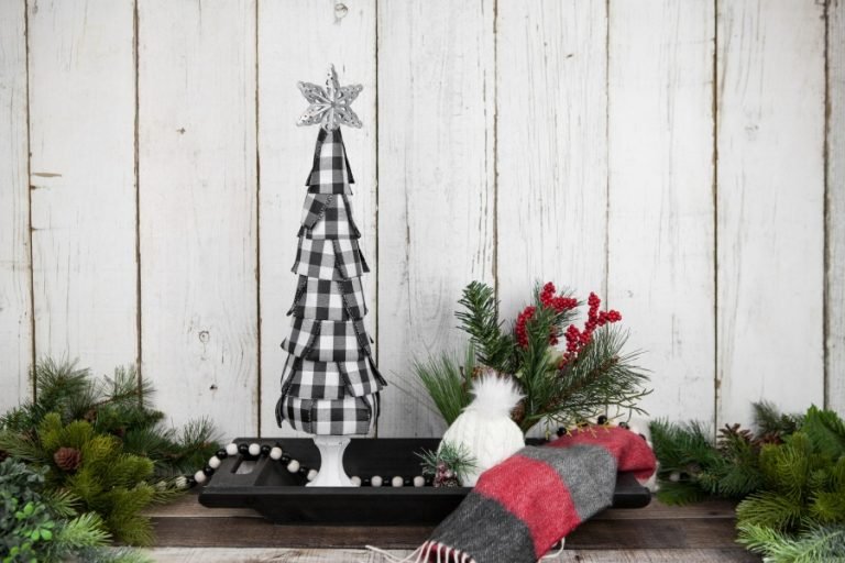 Buffalo Plaid Christmas Decoration | Scrappy Geek